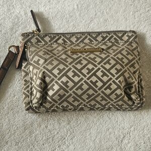 Tommy Hilfiger Signature Logo Print Brown Wristlet Pouch Zipper Leather Trim